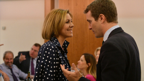 Pablo Casado habla con María Dolores de Cospedal en la cena del Grupo Parlamentario Popular. Pablo Casado habla con María Dolores de Cospedal en la cena del Grupo Parlamentario Popular.