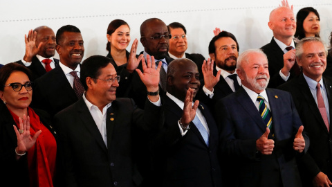 Líderes de los Estados de América Latina y el Caribe posan para una foto familiar durante la VII Cumbre de Jefes de Estado y de Gobierno de la Comunidad de Estados Latinoamericanos y Caribeños (CELAC) en Buenos Aires Líderes de los Estados de América Latina y el Caribe posan para una foto familiar durante la VII Cumbre de Jefes de Estado y de Gobierno de la Comunidad de Estados Latinoamericanos y Caribeños (CELAC) en Buenos Aires