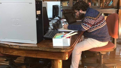 Pablo Alcántara estudiando su oposición. Pablo Alcántara estudiando su oposición.