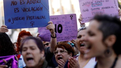 Imagen de la manifestación en Valencia contra la sentencia de 'La Manada' / EFE Imagen de la manifestación en Valencia contra la sentencia de 'La Manada' / EFE
