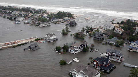 Marc C. Olsen nos muestra la violencia del mar y el grave problemas de las inundaciones.- LAS NAVES