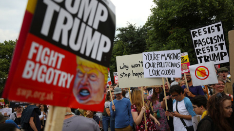 Manifestación contra Trump en Londres este jueves. REUTERS/Simon Dawson Manifestación contra Trump en Londres este jueves. REUTERS/Simon Dawson