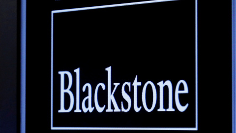 El logo del fondo Blackstone, en un monitor en la bBolsa de Nueva York (NYSE, según sus siglas en inglés). REUTERS/Brendan McDermid El logo del fondo Blackstone, en un monitor en la bBolsa de Nueva York (NYSE, según sus siglas en inglés). REUTERS/Brendan McDermid