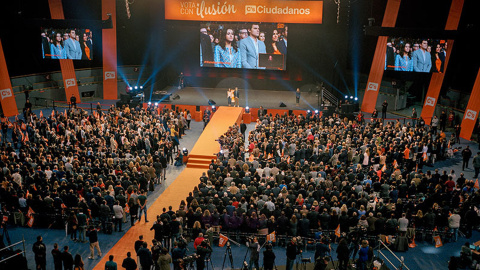 Identidad y masa en juego ante la mirada de Bruno Arbesú Identidad y masa en juego ante la mirada de Bruno Arbesú