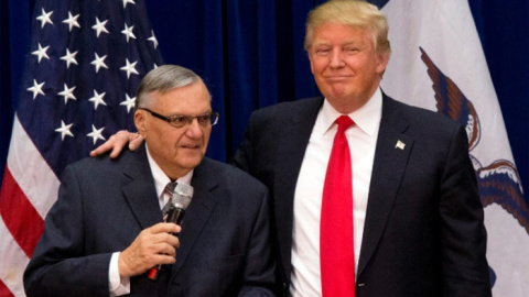 El sheriff Joe Arpaio junto a Donald Trump en una imagen de archivo. El sheriff Joe Arpaio junto a Donald Trump en una imagen de archivo.