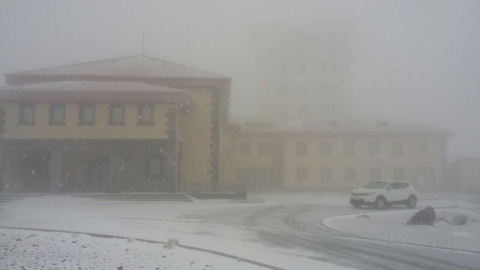 Es la primera nevada que cubre el Parque Nacional del Teide este invierno. / @aemet_izana