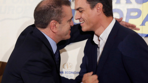 El secretario general del PSOE, Pedro Sánchez, y el líder de los socialistas de Madrid, José Manuel Franco, antes del desayuno informativo en el Fórum Europa. EFE/Paco Campos El secretario general del PSOE, Pedro Sánchez, y el líder de los socialistas de Madrid, José Manuel Franco, antes del desayuno informativo en el Fórum Europa. EFE/Paco Campos