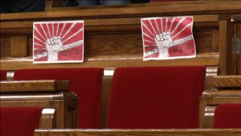 La CUP protesta desde sus escaÃ±os por la no celebraciÃ³n del pleno de investidura