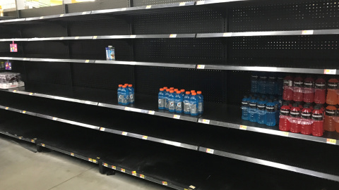 Los supermercados han quedado desabastecidos a causa del huracán Harvey. REUTERS/Ernest Scheyder