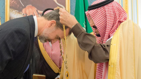 El rey Felipe VI, condecorado en Arabia Saudí. EFE El rey Felipe VI, condecorado en Arabia Saudí. EFE