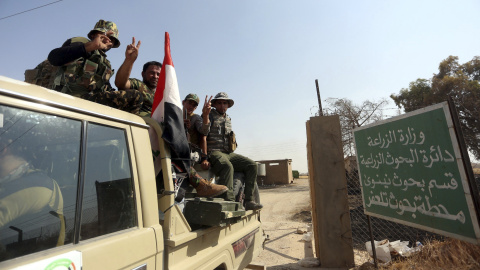 Miembros del Ejército iraquí avanzan hacia el centro de la ciudad de Tal Afar, en Mosul (Irak). EFE/Murtaja Lateef Miembros del Ejército iraquí avanzan hacia el centro de la ciudad de Tal Afar, en Mosul (Irak). EFE/Murtaja Lateef