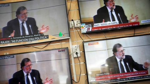 El presidente del Gobierno volvió al plasma en su declaración ante el tribunal de Gürtel en la Audiencia Nacional el pasado 26 de julio. Archivo REUTERS. El presidente del Gobierno volvió al plasma en su declaración ante el tribunal de Gürtel en la Audiencia Nacional el pasado 26 de julio. Archivo REUTERS.
