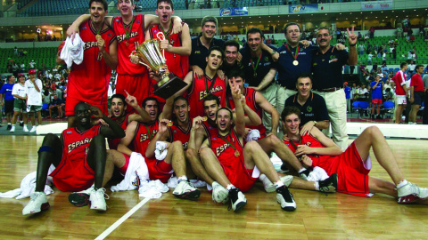 Navarro con los 'Junior de Oro', tras proclamarse campeones del mundo en 1999 / ELITE SPORT Navarro con los 'Junior de Oro', tras proclamarse campeones del mundo en 1999 / ELITE SPORT