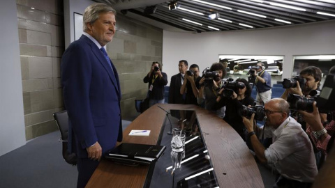 El portavoz del Gobierno y ministro de Educación,Cultura y Deporte, Íñigo Méndez de Vigo, antes de la rueda de prensa posterior al Consejo de Ministros. - EFE El portavoz del Gobierno y ministro de Educación,Cultura y Deporte, Íñigo Méndez de Vigo, antes de la rueda de prensa posterior al Consejo de Ministros. - EFE