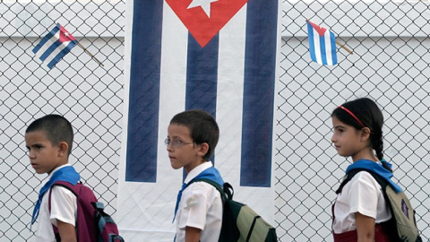 La fachada de un colegio de Cuba / Enrique De La Osa - REUTERS La fachada de un colegio de Cuba / Enrique De La Osa - REUTERS
