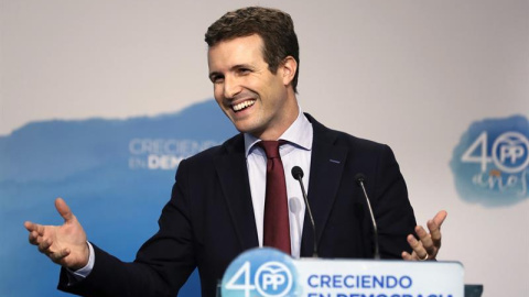 El vicesecretario de Comunicación del PP, Pablo Casado, en la rueda de prensa ofrecida este lunes, en la sede de Génova, tras la reunión del Comité de Dirección del partido. EFE/Emilio Naranjo El vicesecretario de Comunicación del PP, Pablo Casado, en la rueda de prensa ofrecida este lunes, en la sede de Génova, tras la reunión del Comité de Dirección del partido. EFE/Emilio Naranjo