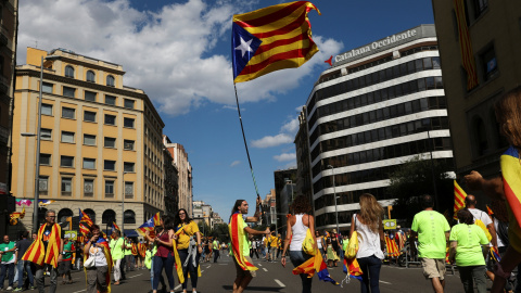 Ha sido, probablemente, una de las manifestaciones más multitudinarias de apoyo a la causa soberanista. Miles y miles de personas, con banderas estrelladas y camisetas amarillas / REUTERS