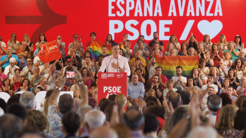 El secretario general del PSOE y presidente del Gobierno, Pedro Sánchez, interviene en el acto de inicio de la campaña, en el Pabellón de Convenciones de la Casa de Campo de Madrid El secretario general del PSOE y presidente del Gobierno, Pedro Sánchez, interviene en el acto de inicio de la campaña, en el Pabellón de Convenciones de la Casa de Campo de Madrid
