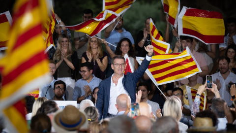 El presidente del Partido Popular y candidato a la Presidencia del Gobierno, Alberto Núñez Feijóo, en el acto de inicio de la campaña, a 6 de julio de 2023, en Castelldefels, Barcelona. El presidente del Partido Popular y candidato a la Presidencia del Gobierno, Alberto Núñez Feijóo, en el acto de inicio de la campaña, a 6 de julio de 2023, en Castelldefels, Barcelona.