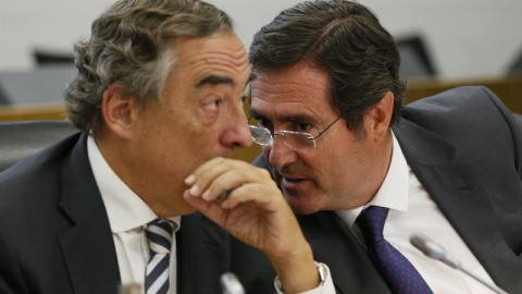 El presidente de CEOE, Juan Rosell, y el presidente de CEPYME, Antonio Garamendi, d., durante la presentación de una herramienta para ayudar a las empresas a tratar datos personales en un acto celebrado hoy en la sede de la CEOE. EFE/Mariscal El presidente de CEOE, Juan Rosell, y el presidente de CEPYME, Antonio Garamendi, d., durante la presentación de una herramienta para ayudar a las empresas a tratar datos personales en un acto celebrado hoy en la sede de la CEOE. EFE/Mariscal