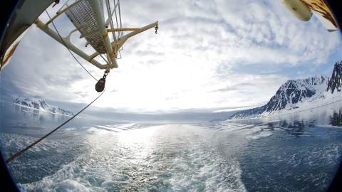 Un grupo de científicos durante una expedición en el Océano Glaciar Ártico. EFE Un grupo de científicos durante una expedición en el Océano Glaciar Ártico. EFE