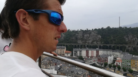 David recorre una media de 650 kilómetros semanales en su coche para reunir "un sueldo mensual de unos 900 euros netos" David recorre una media de 650 kilómetros semanales en su coche para reunir "un sueldo mensual de unos 900 euros netos"