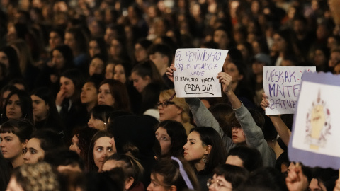 Cientos de personas durante una manifestación convocada por el Movimiento Feminista de Euskal Herria por el 8M Cientos de personas durante una manifestación convocada por el Movimiento Feminista de Euskal Herria por el 8M