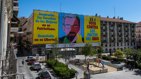 Lona de 400 metros cuadrados de Avaaz, en la plaza Pedro Cerolo, a lunes 10 de julio. Lona de 400 metros cuadrados de Avaaz, en la plaza Pedro Cerolo, a lunes 10 de julio.