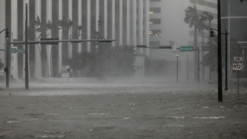 Una calle inundada en Miami. - REUTERS