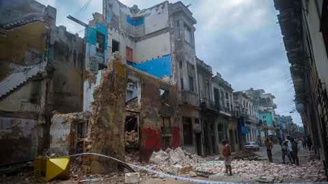 Un edificio derruido en La Habana. - AFP