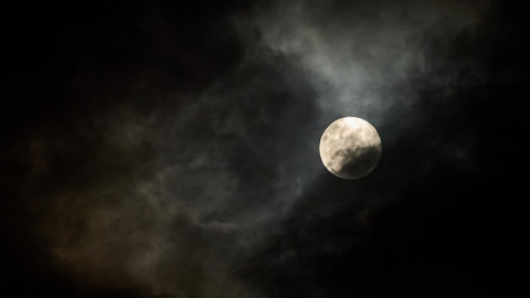 Imagen de la Luna vista desde la ciudad de Sao Paulo, a 21 de abril de 2021. - Igor Do Vale / ZUMA Wire / DPA Imagen de la Luna vista desde la ciudad de Sao Paulo, a 21 de abril de 2021. - Igor Do Vale / ZUMA Wire / DPA