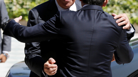 El ministro de Asuntos Exteriores Sergei Lavrov es recibido por su homólogo jordano, Ayman Safadi, en Ammán /REUTERS (Muhammad Hamed) El ministro de Asuntos Exteriores Sergei Lavrov es recibido por su homólogo jordano, Ayman Safadi, en Ammán /REUTERS (Muhammad Hamed)