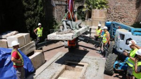 Barcelona retira la darrera escultura franquista de la ciutat Barcelona retira la darrera escultura franquista de la ciutat