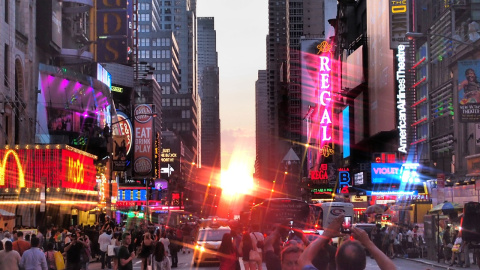 07/07/2023 Manhattanhenge visto desde Times Square 07/07/2023 Manhattanhenge visto desde Times Square