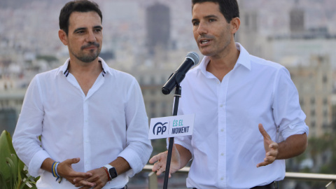 Manu Reyes i Nacho Martín Blanco en l'acte final de campanya del partit a les eleccions generals a la capital catalana. Manu Reyes i Nacho Martín Blanco en l'acte final de campanya del partit a les eleccions generals a la capital catalana.