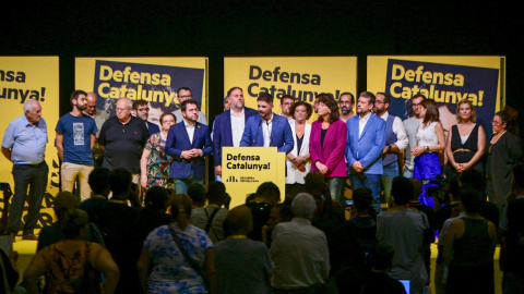 Rufián amb la resta de dirigents d'ERC aquesta nit electoral. Rufián amb la resta de dirigents d'ERC aquesta nit electoral.