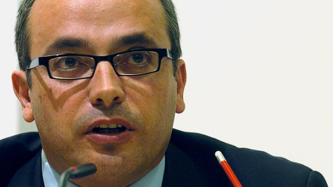 Un tribunal ha obligado a RTVE a readmitir al periodista Alfredo Urdaci. Un tribunal ha obligado a RTVE a readmitir al periodista Alfredo Urdaci.