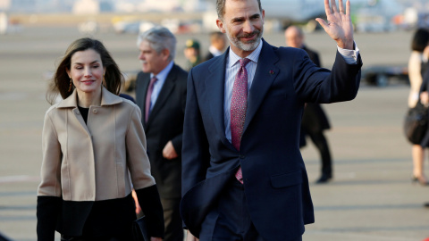 Los reyes Felipey Letizia a su llegada al aeropuerto Haneda de Tokio, en su visita oficial a Japón. REUTERS/Toru Hanai Los reyes Felipey Letizia a su llegada al aeropuerto Haneda de Tokio, en su visita oficial a Japón. REUTERS/Toru Hanai