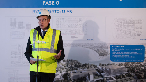 16/8/22 Núñez Feijóo durante la visita a las obras del nuevo hospital público de A Coruña, la finales de 2021.