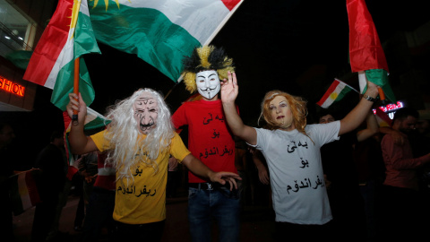 Manifestantes muestran su apoyo al referéndum de independencia del Kurdistán./REUTERS