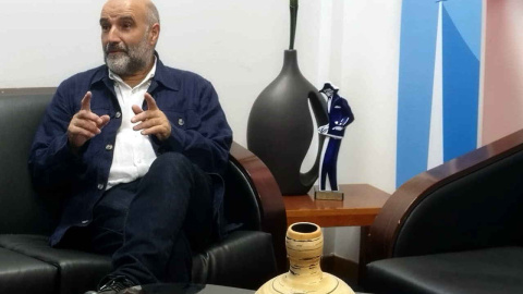 19/7/23 Néstor Rego, durante la entrevista. 19/7/23 Néstor Rego, durante la entrevista.