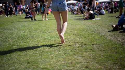 Spy, artista urbano, es el ideario de esta redecoración de la Plaza Mayor. / C.G