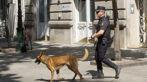 Agente de la Policía Nacional Agente de la Policía Nacional