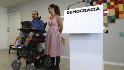 Los portavoces de Podemos, Pablo Echenique y Noelia Vera, durante la rueda de prensa ofrecida tras la reunión del Consejo de Coordinación que la formación morada ha celebrado en Madrid. EFE/Ballesteros Los portavoces de Podemos, Pablo Echenique y Noelia Vera, durante la rueda de prensa ofrecida tras la reunión del Consejo de Coordinación que la formación morada ha celebrado en Madrid. EFE/Ballesteros
