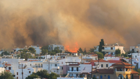 Incendio en la isla de Rodas, en Grecia, a 25 de julio de 2023. Incendio en la isla de Rodas, en Grecia, a 25 de julio de 2023.
