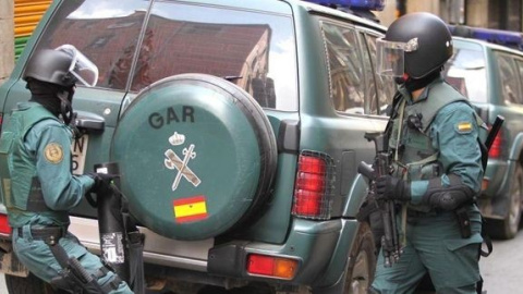 Imagen de archivo de dos agentes del Grupo de Acción Rápida (GAR) de la Guardia Civil. Imagen de archivo de dos agentes del Grupo de Acción Rápida (GAR) de la Guardia Civil.
