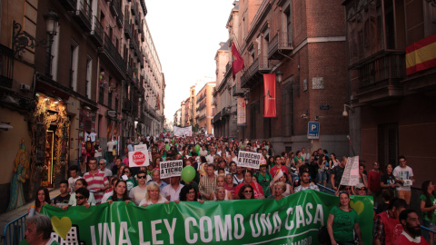 Miles de personas toman las calles de Madrid por el derecho a una ...