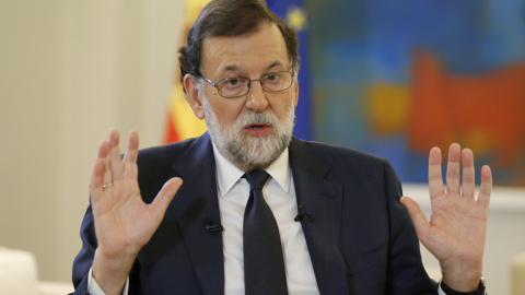 Mariano Rajoy ha exigido a Carles Puigdemont, que renuncie a la declaración unilateral de independencia para evitar "males mayores".EFE/Ángel Díaz.