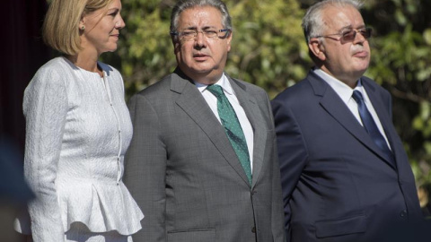 El ministro del Interior, Juan Ignacio Zoido,c., y el director general de la Guardia Civil, Juan Manuel Holgado,d., y la ministra de Defensa, Maria Dolores de Cospedal, en el acto central de la festividad de la patrona de la Guardia Civil,celebrado hoy en El ministro del Interior, Juan Ignacio Zoido,c., y el director general de la Guardia Civil, Juan Manuel Holgado,d., y la ministra de Defensa, Maria Dolores de Cospedal, en el acto central de la festividad de la patrona de la Guardia Civil,celebrado hoy en