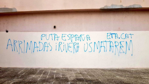 Pintadas amenazantes en Girona contra Rivera y Arrimadas.